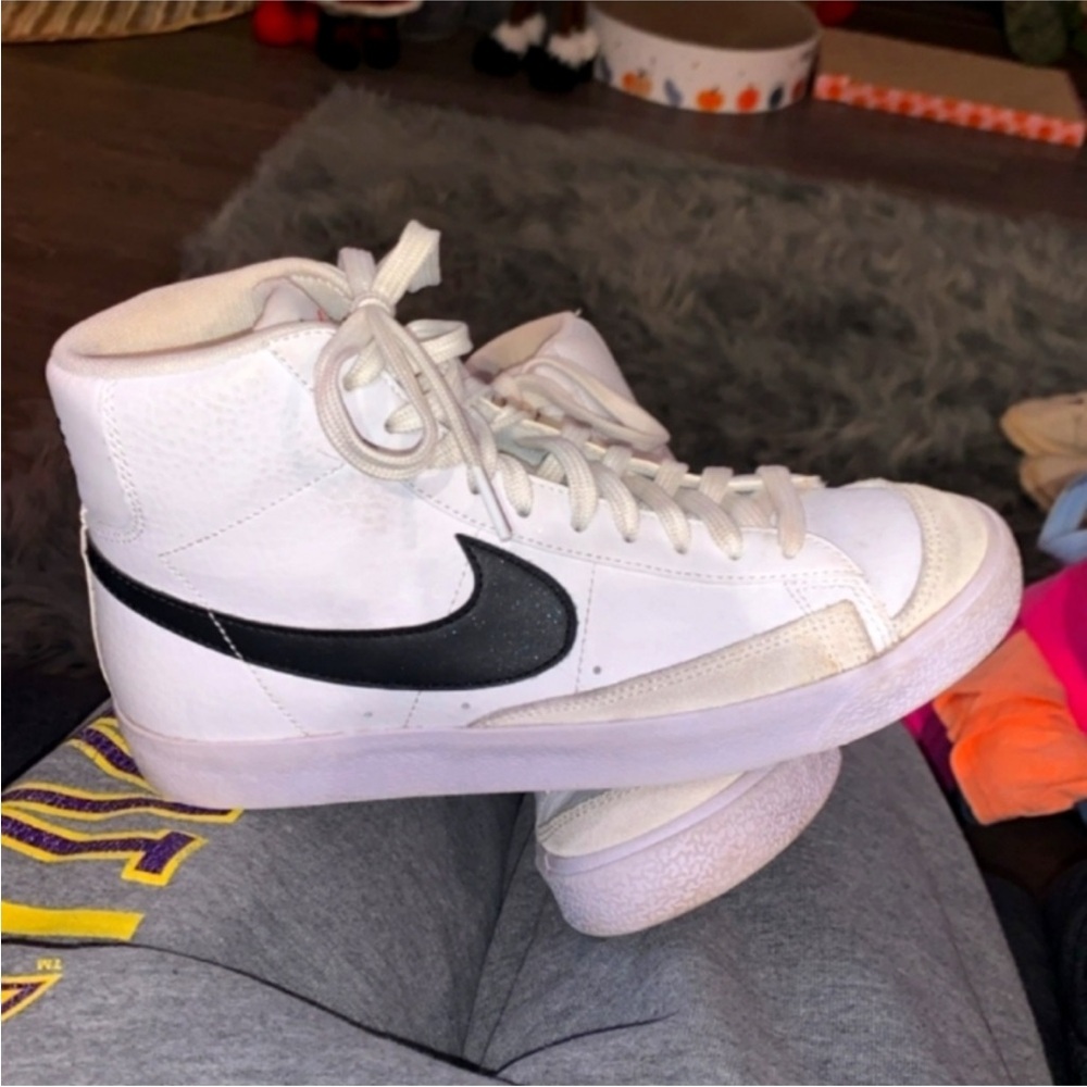 Nike Youth High Top Shoes Size 7 Great Condition